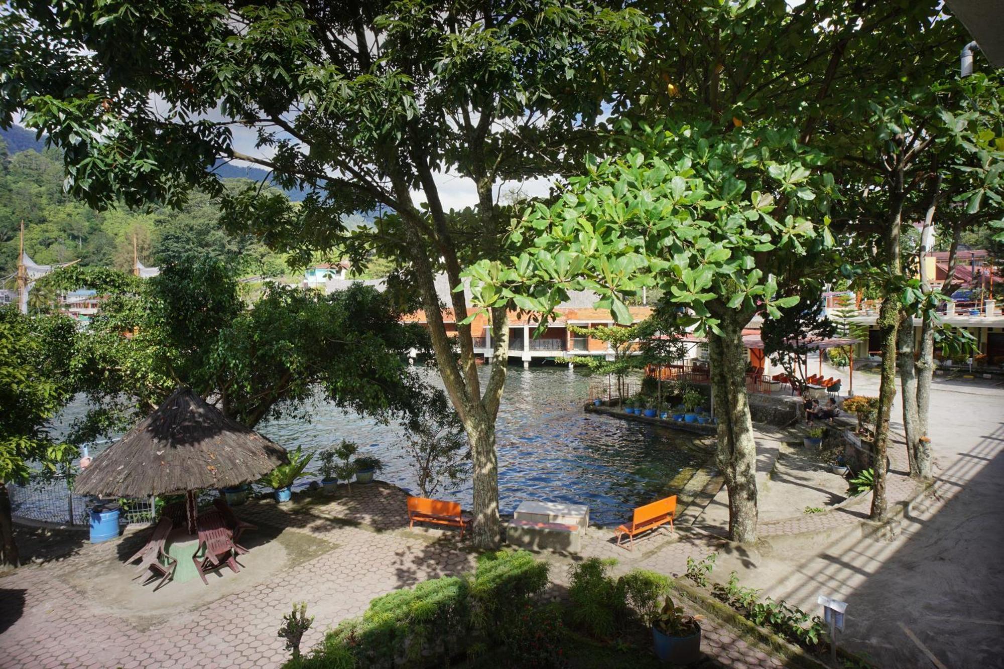 Pandu Lakeside Hotel Parapat Exterior foto