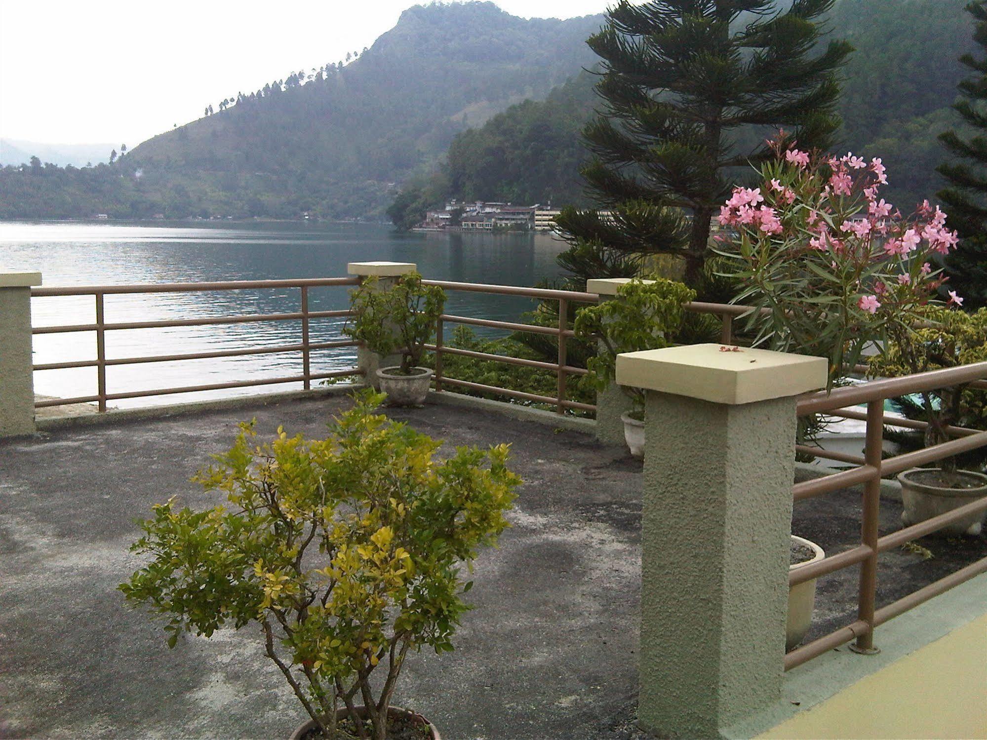 Pandu Lakeside Hotel Parapat Exterior foto